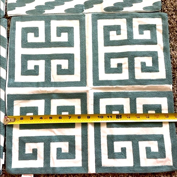 Fancy Queen Modern Embroidered Throw Pillow Covers Set of 4 17.5” x 17.5” New - Picture 7 of 15